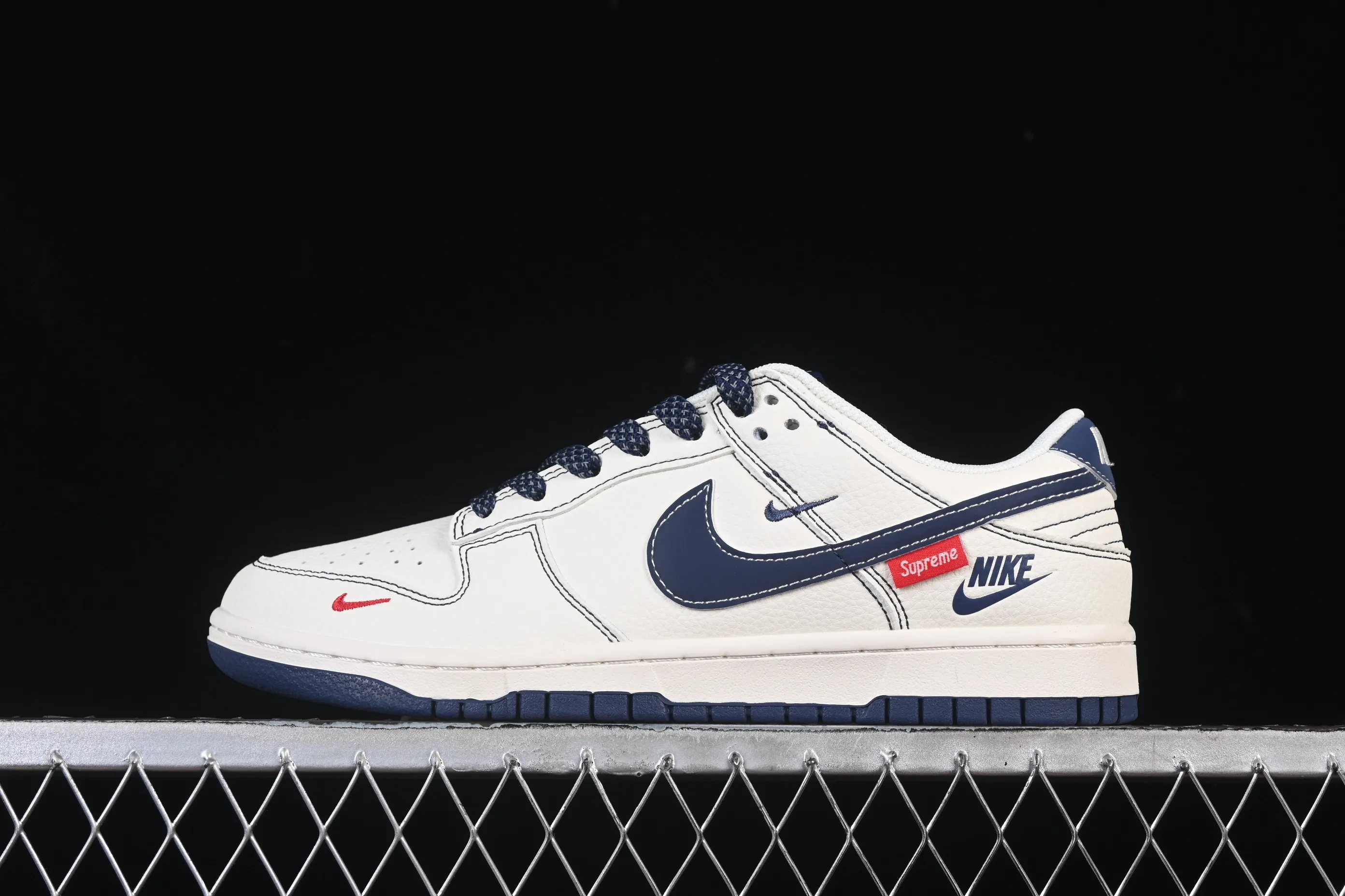 All categories Nk SB Dunk Series Nk SB Dunk Low High-end customized low-top sneakers Nike SB Dunk Low Supreme co-branded beige hook High-end customized low-top casual sneakers HH7518-083